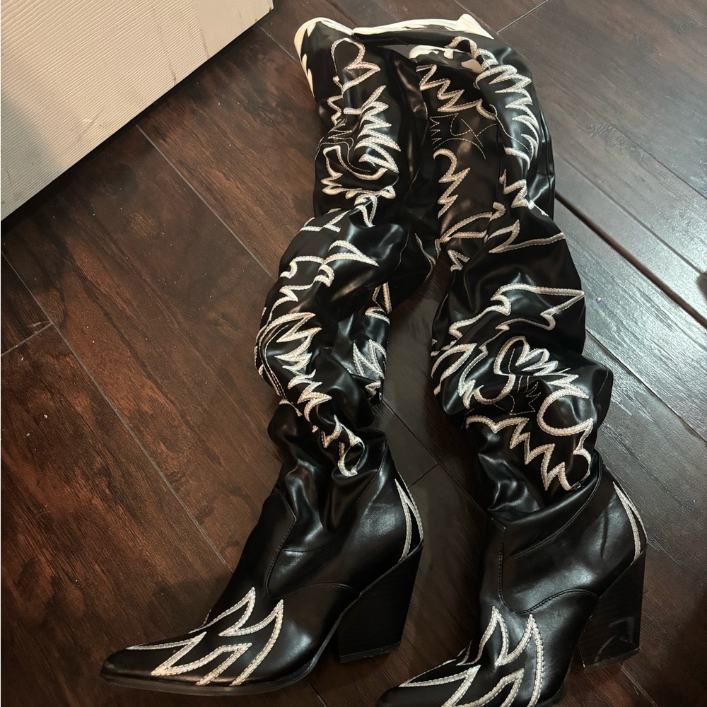 Black and White Western Style Women's Boots